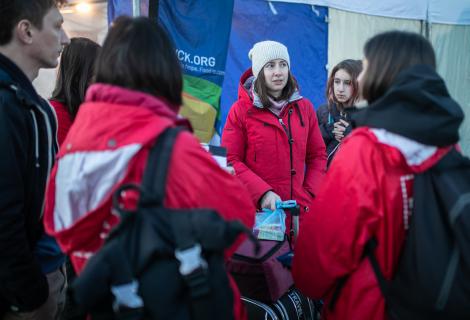 Maryia*, aged 35, and her 11-year-old daughter Natalia* fled from Ukraine after spending 12 days in a basement while their city was bombarded. They had to run for their lives and leave Maryia’s husband behind. Maryia does not know when she will see him again. She has also been unable to contact her parents for five days. She is now waiting in the camp with friends and hopes to get a job soon to support her family. 